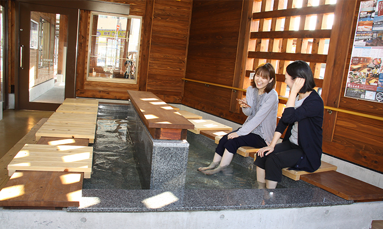 観光スポット 駅前足湯 ふろいで 鳴門市公式観光サイト Naruto